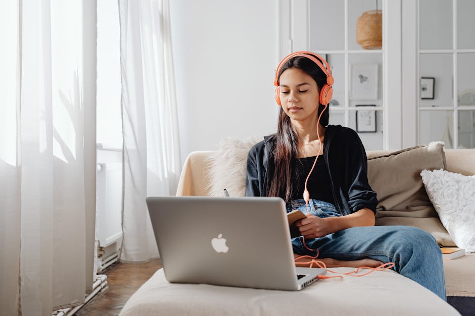 Online lekcia hudby na laptope